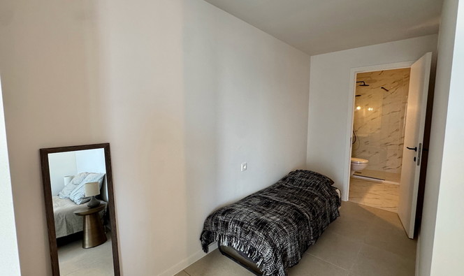 Gelijkvloerse verdieping te koop in Oostende