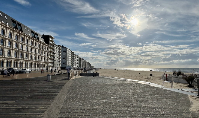 Gelijkvloerse verdieping te koop in Oostende